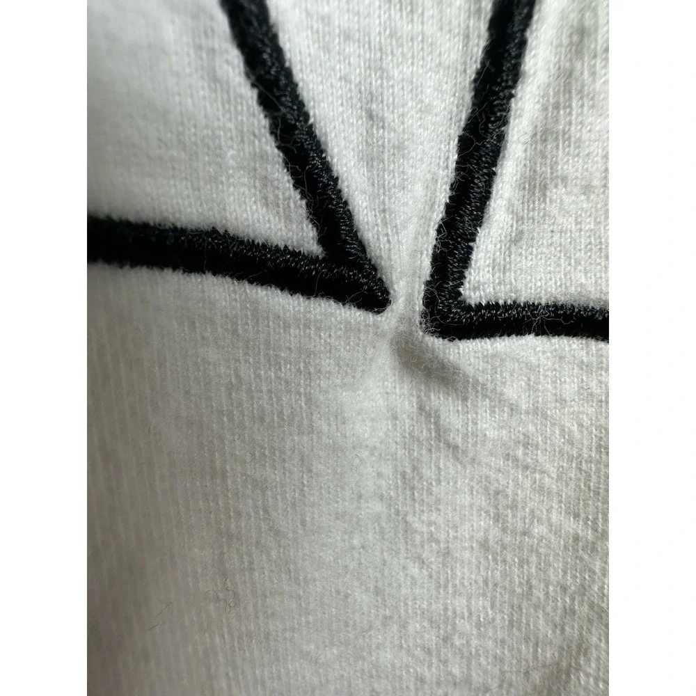 nike white embroidered Nike Tee Logo M